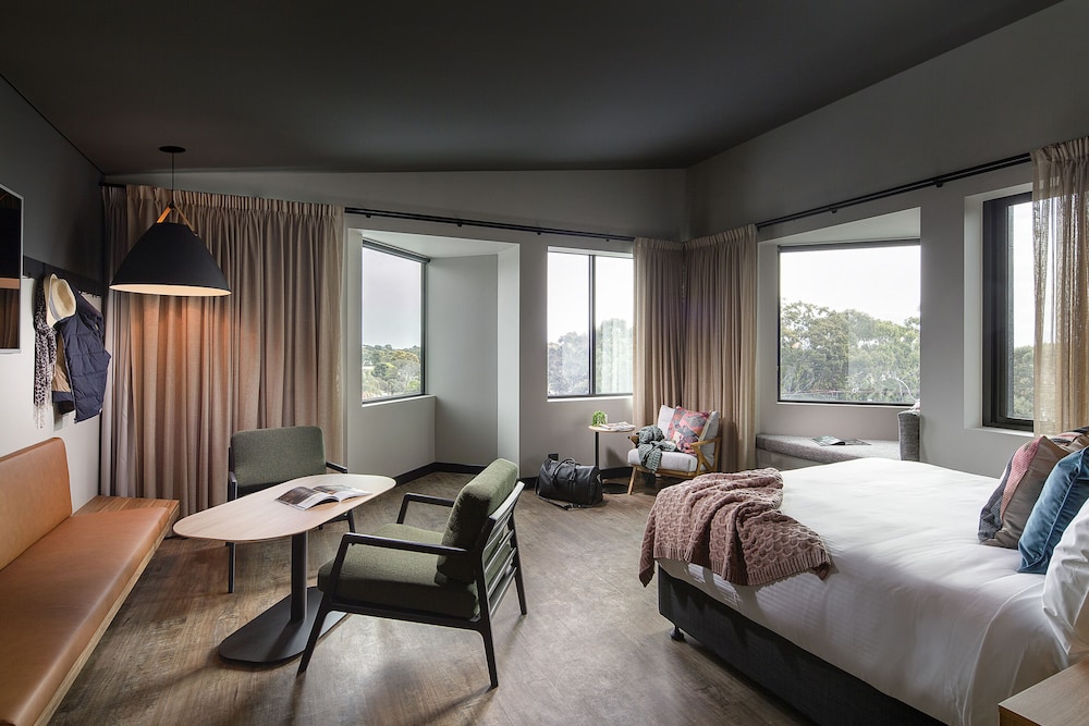 MARION HOTEL 27/70