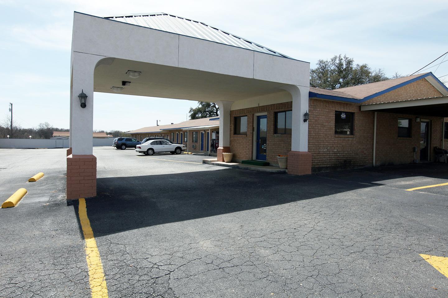 Americas Best Value Inn Comanche 10/12