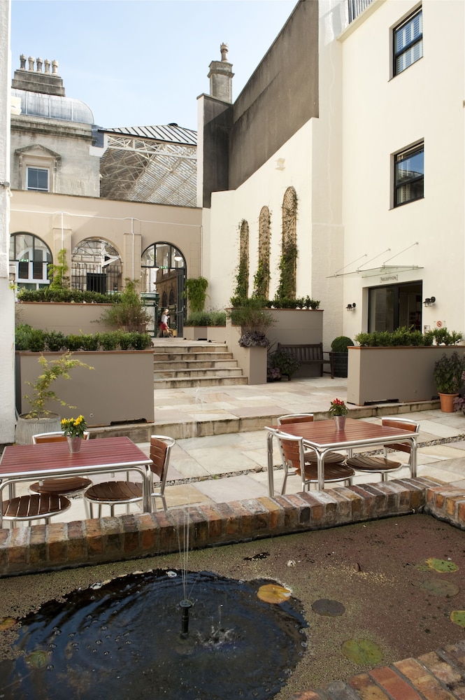 Brooks Guesthouse Bristol 61/69
