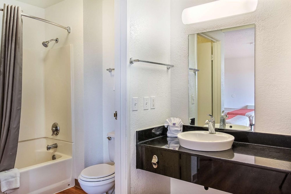 Motel6 Marina, CA - Monterey 51/58