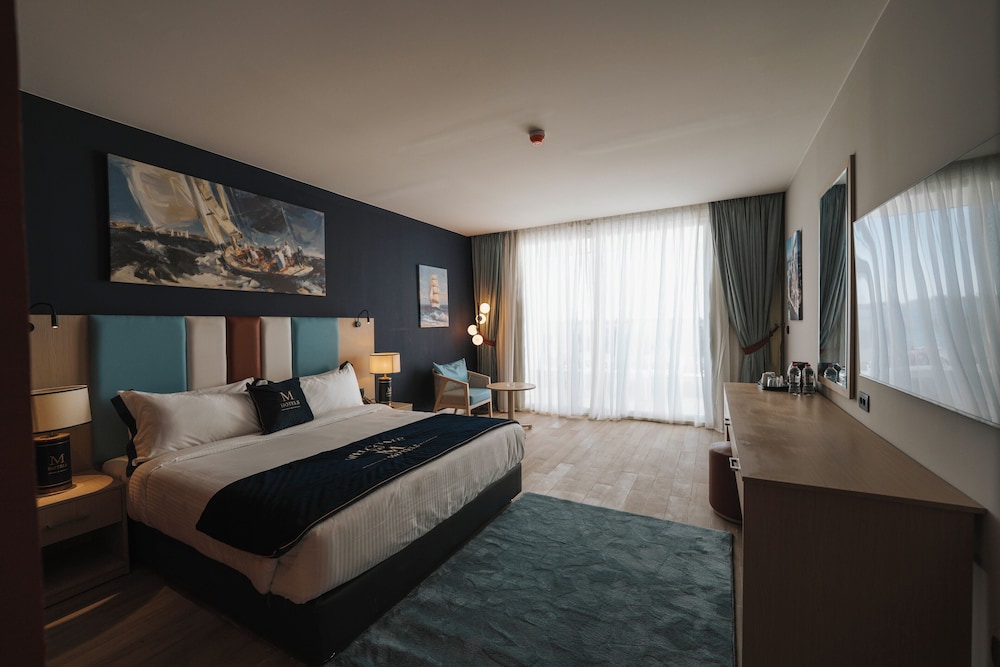 Deluxe, Queen and Twin Beds, Sea View, M Hotels at Porto Marina 2/4