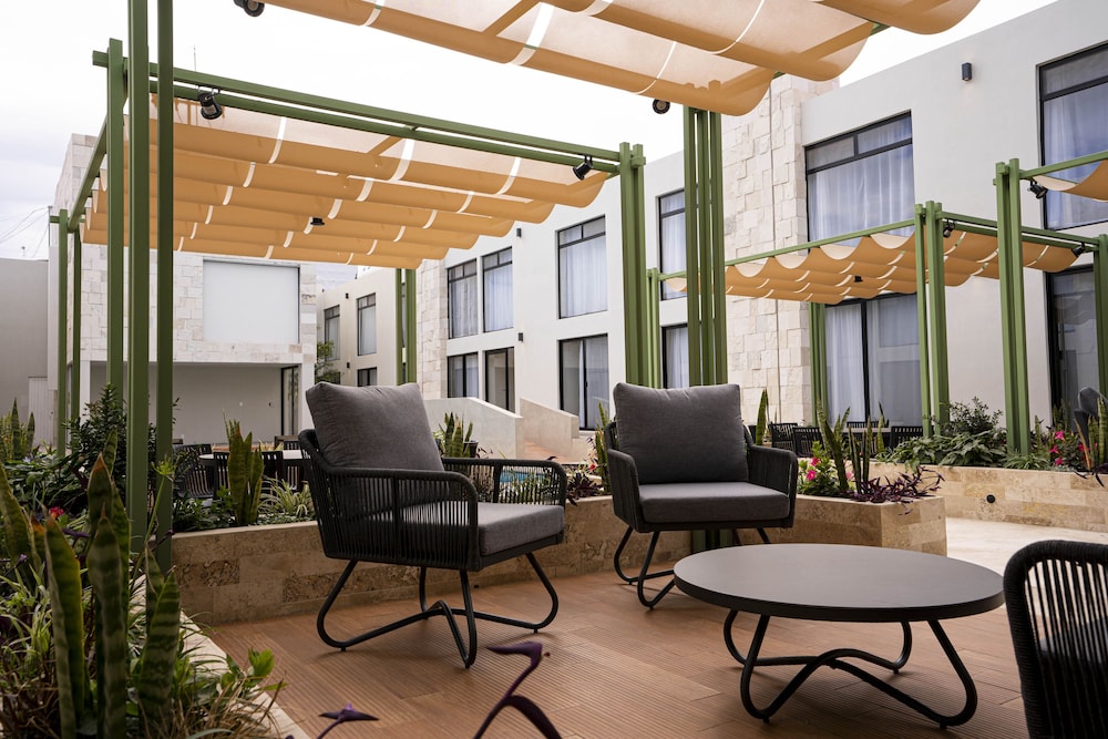 La Posada Hotel &amp; Suites 38/68