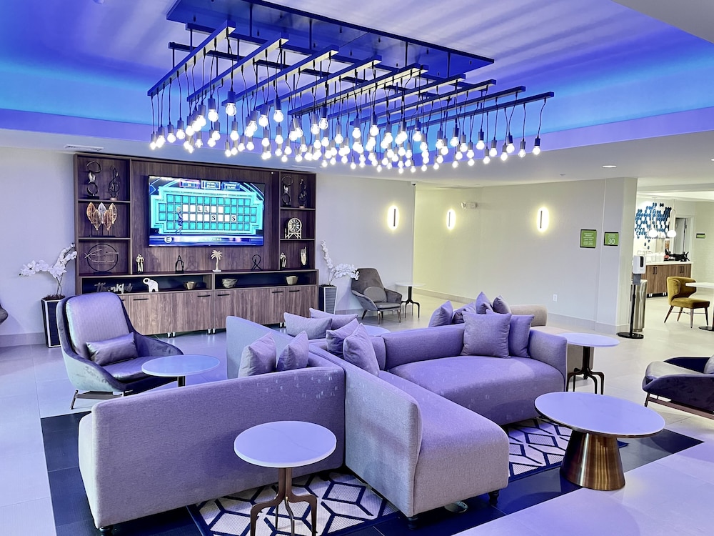 La Quinta Inn And Suites By Wyndham Port Arthur 25/50
