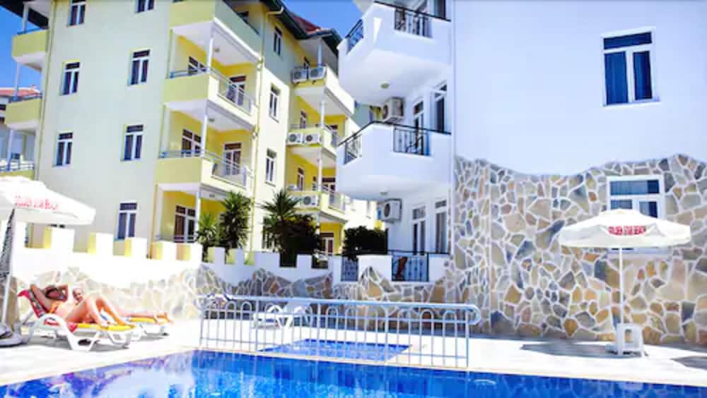 Golden Star Hotel 3/50