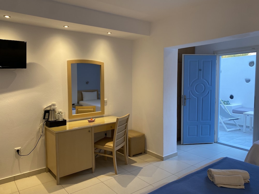Stelios Place 27/50