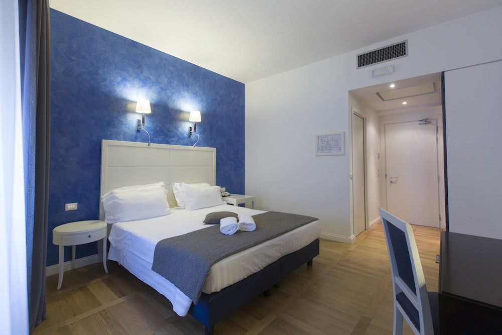FLORIS HOTEL 16/73