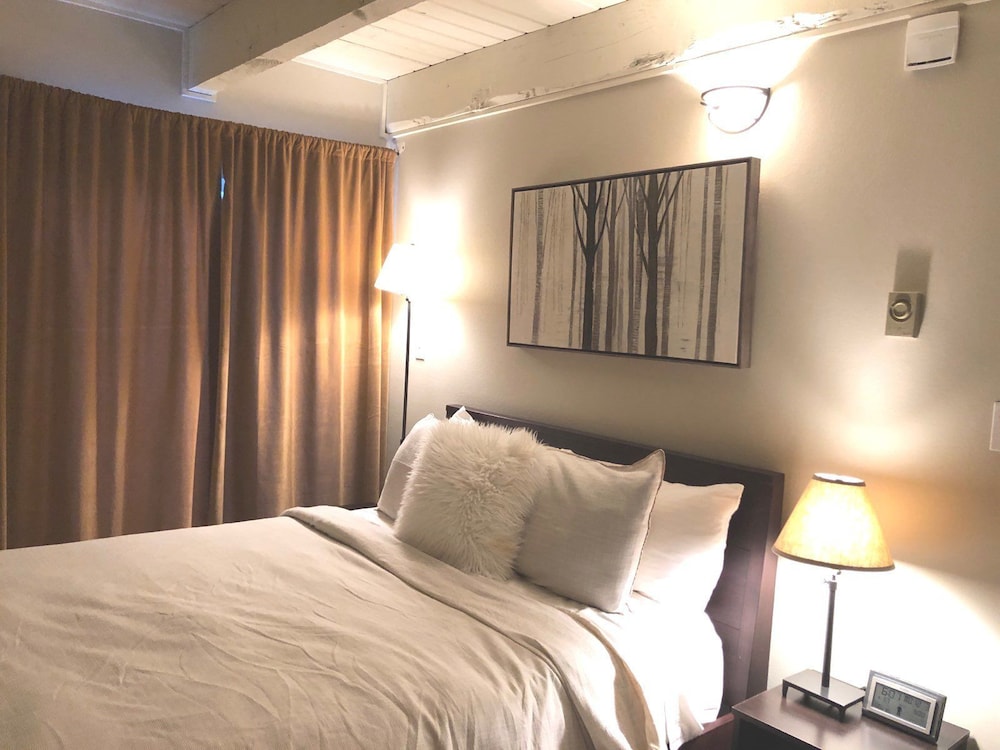 2 BEDROOMS, CONDO, TRADITIONAL, 2 QUEEN BEDS, 2 BATHROOMS, KITCHEN