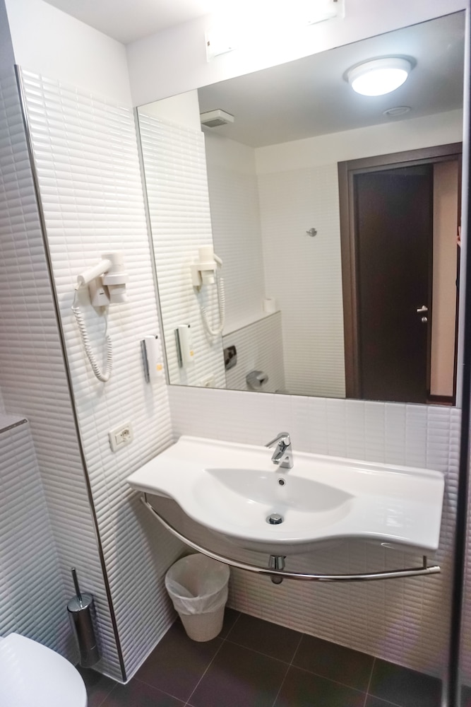 Kona Hotel Verona 48/50