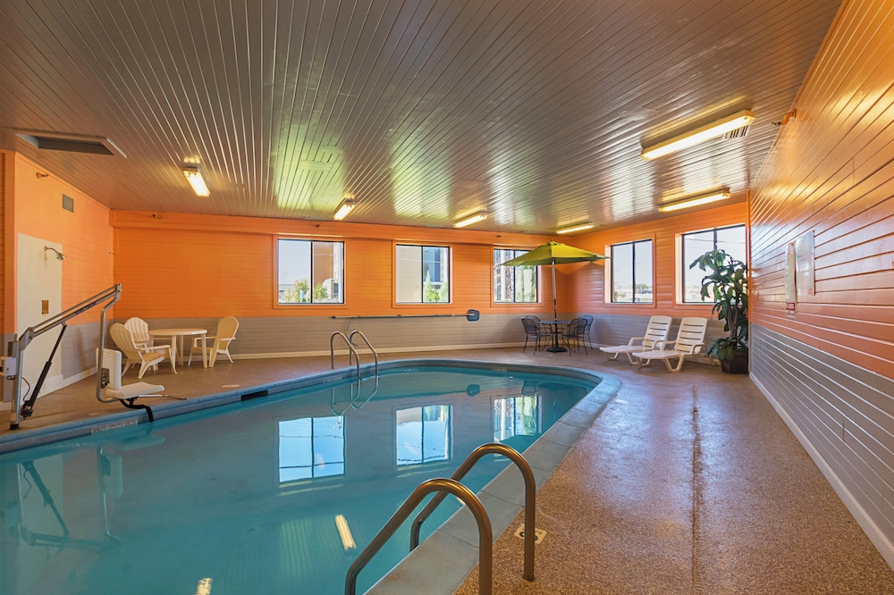 Motel6 Waterloo, IA - Crossroads Mall - Cedar Falls 35/49