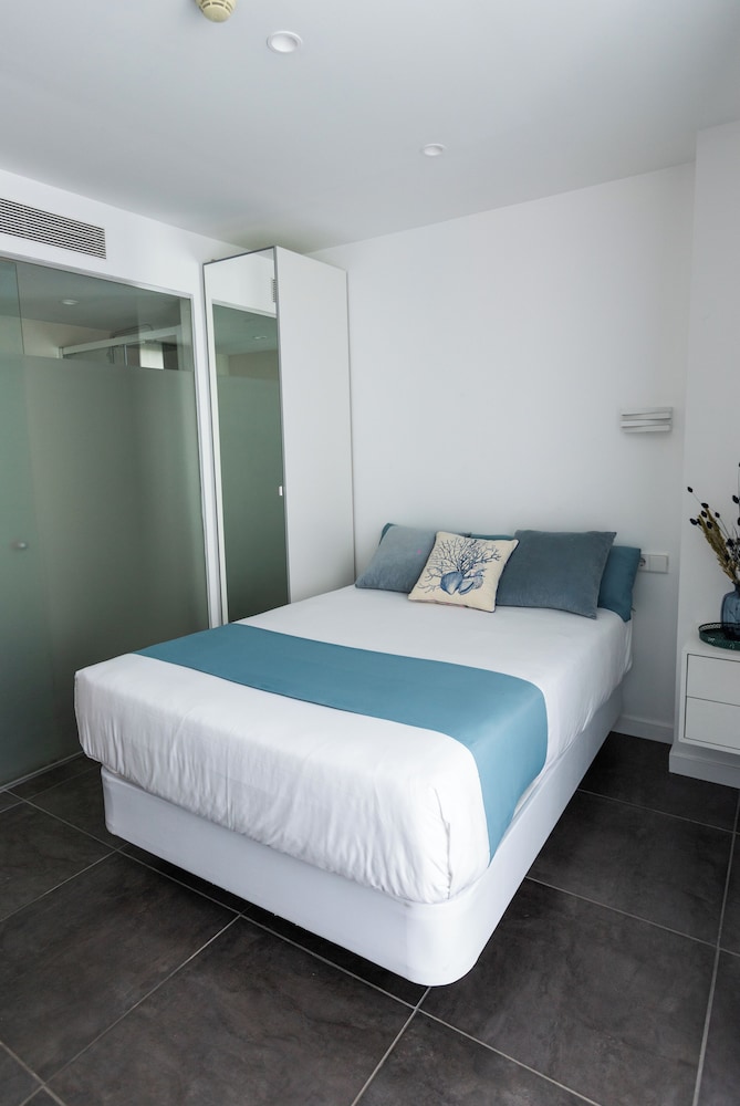 ROOM, SINGLE, SINGLE BED