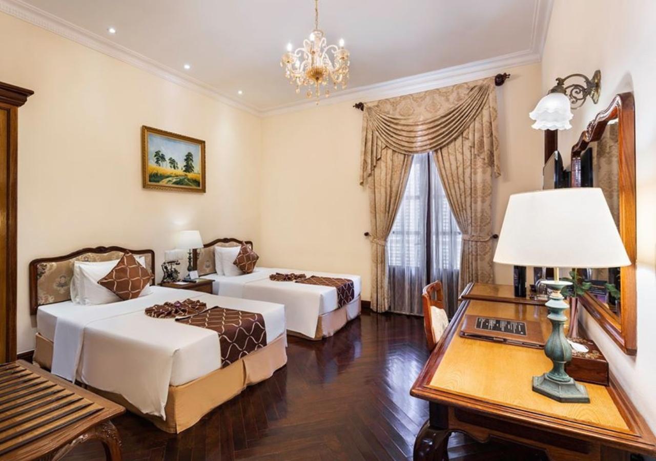 Grand Executive Suite Twin City View or Balcony View