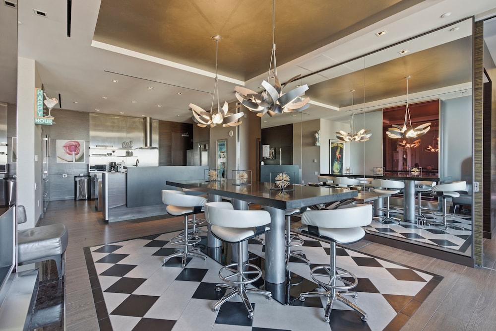 StripViewSuites at Palms Place 72/79