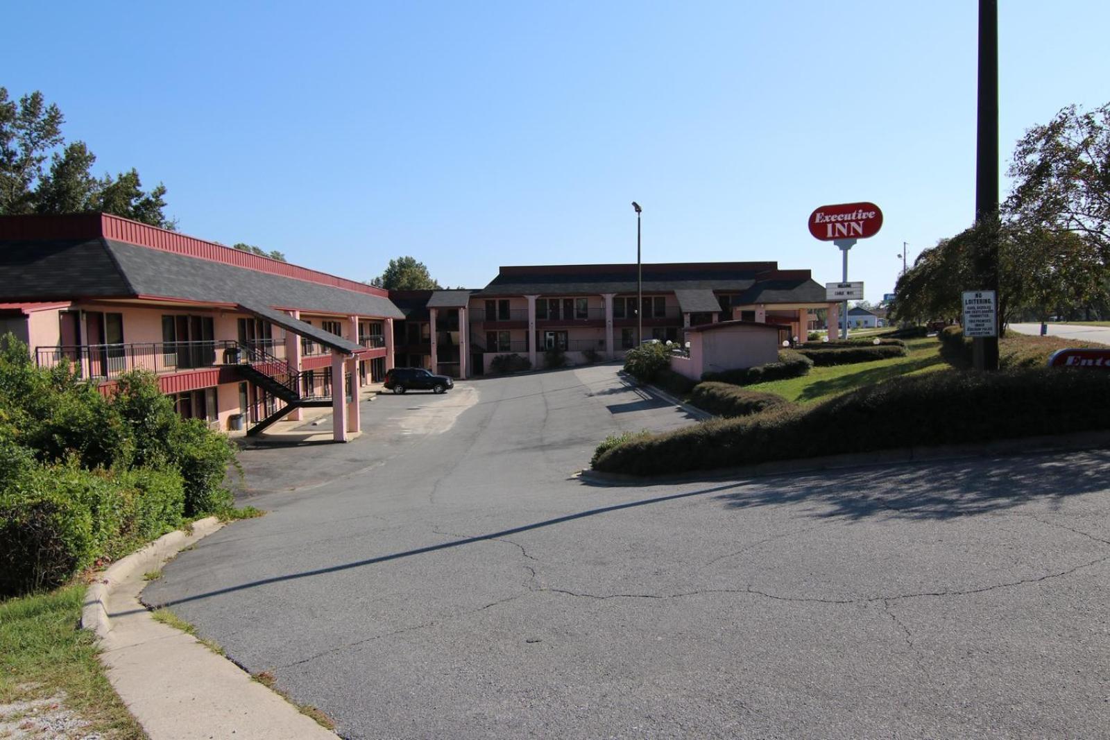 Executive Inn Kershaw 23/25