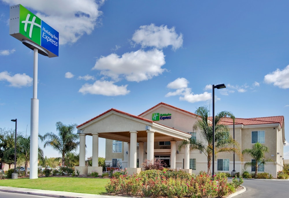 Holiday Inn Express Delano Hwy 99 5/49