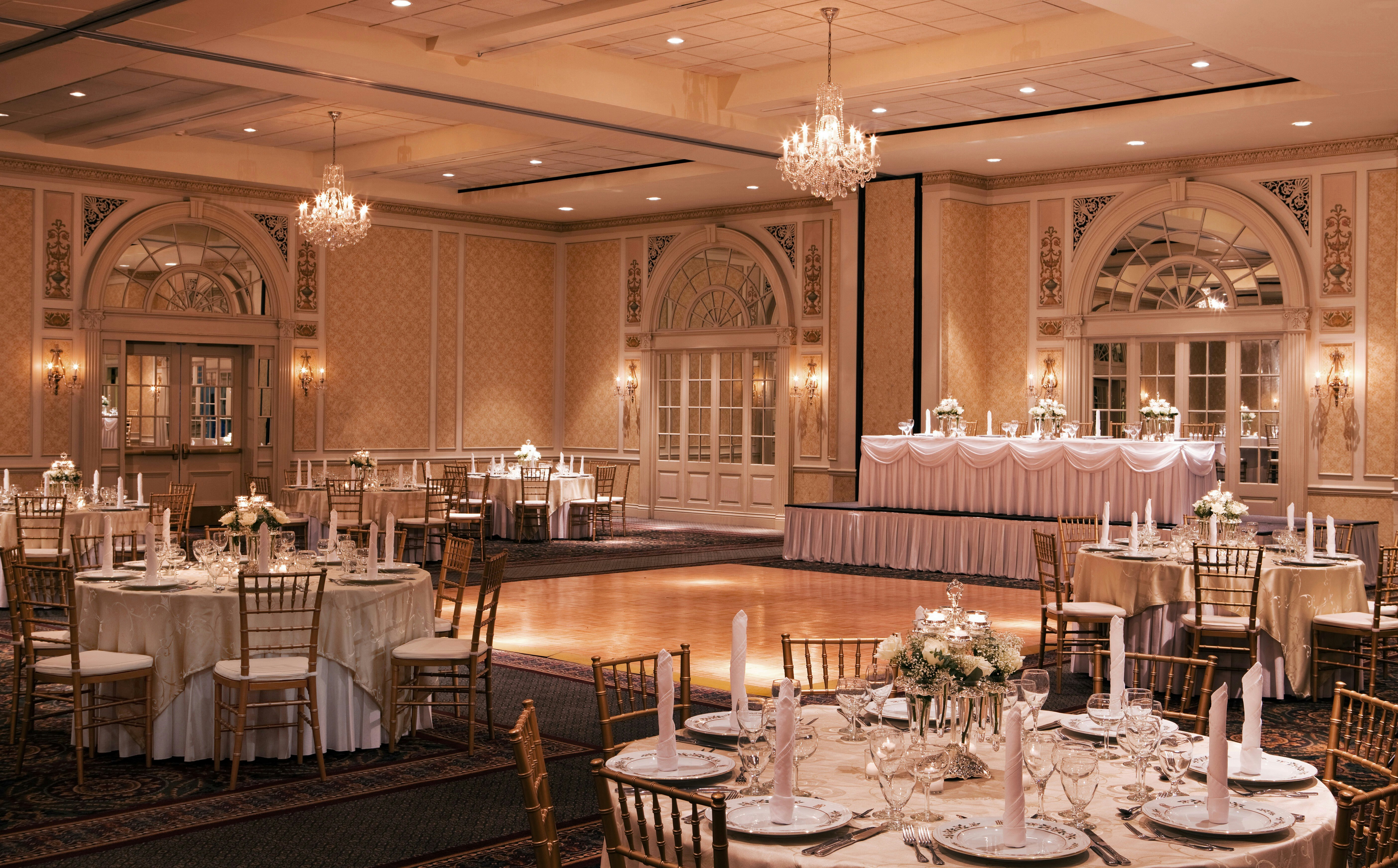 Hotel Roanoke Conference Ctr Curio Collection By Hilton 40/58