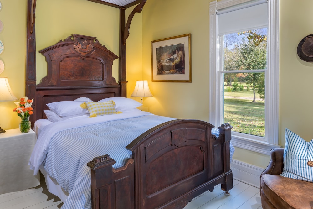 Haven, Private, Cottage, 2 Queen Beds, Private Bathroom