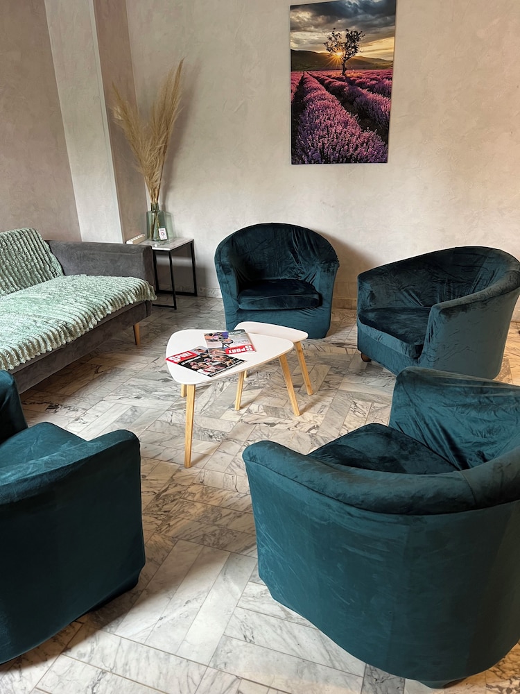 Adonis Arc Hotel Aix 45/68