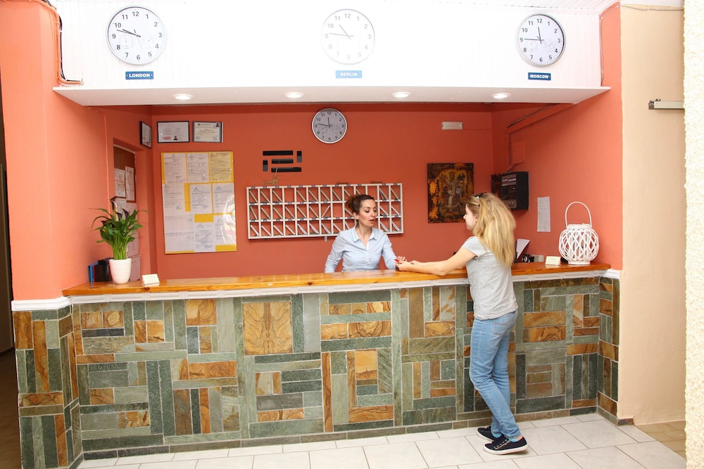 Triton Garden Hotel 6/49