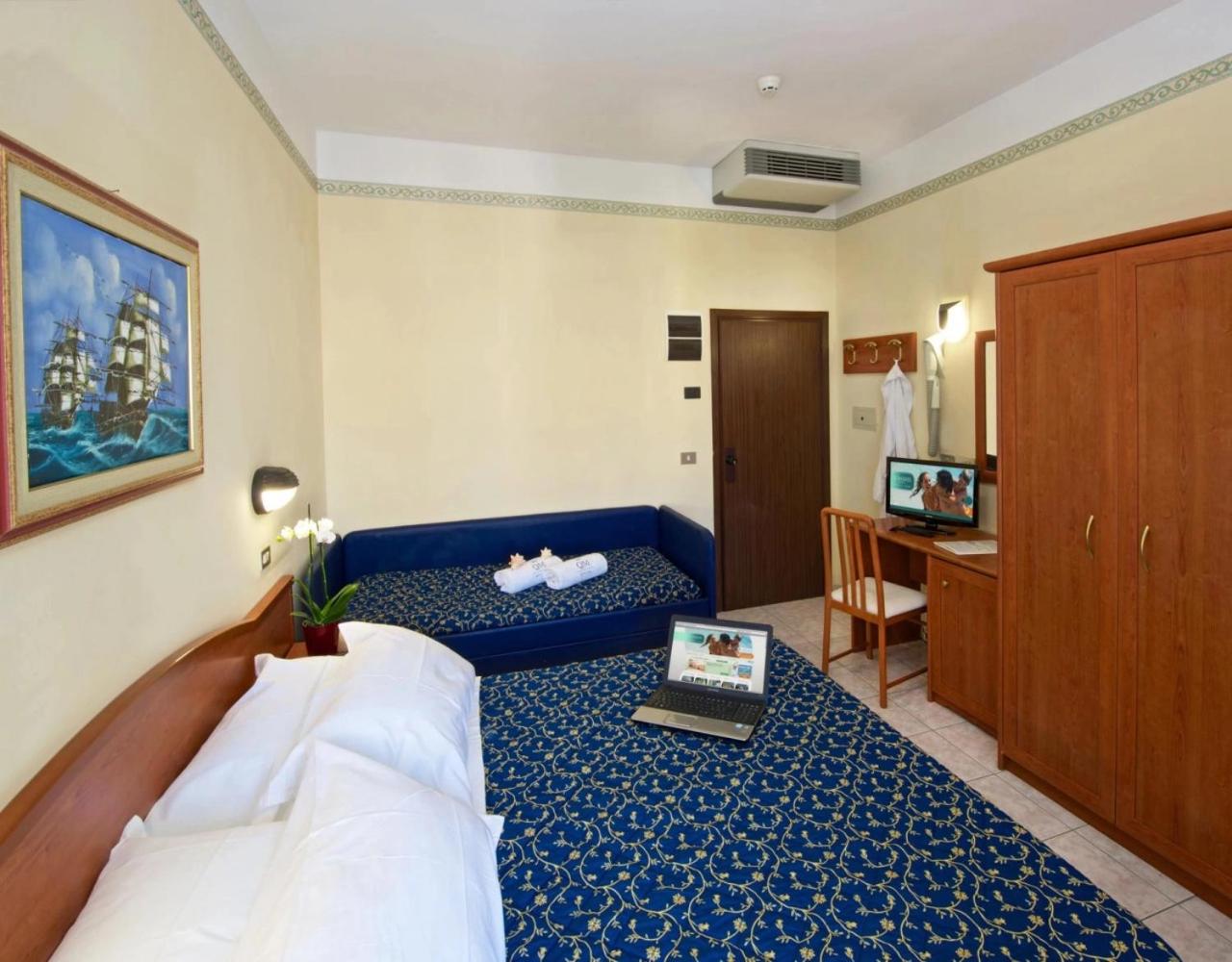 Hotel Queen Mary 7/50