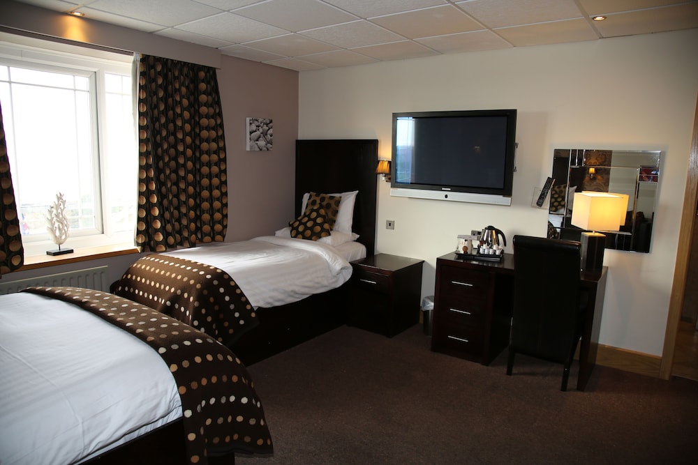 Inn On The Prom 8/42