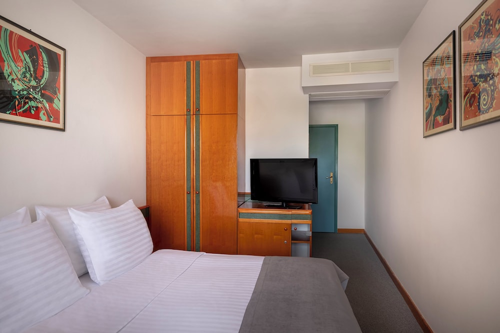 Pineta Hotel 11/50