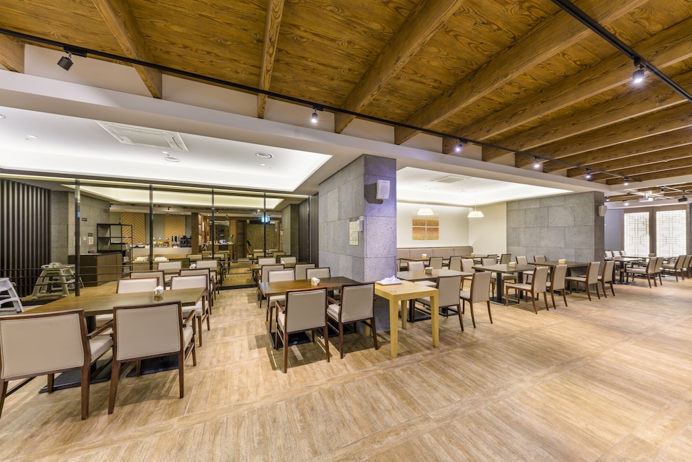 Shin Shin Hotel Jeju Airport (ex Hotel Kenny Story Premium Jeju Yeondong) 52/61