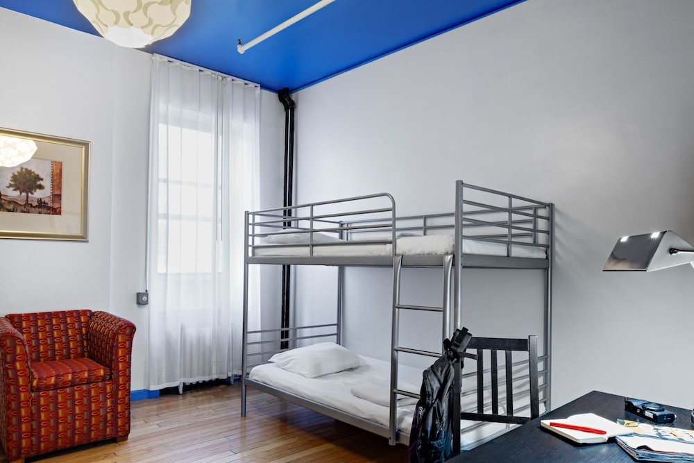 Central Park West Hostel 21/30