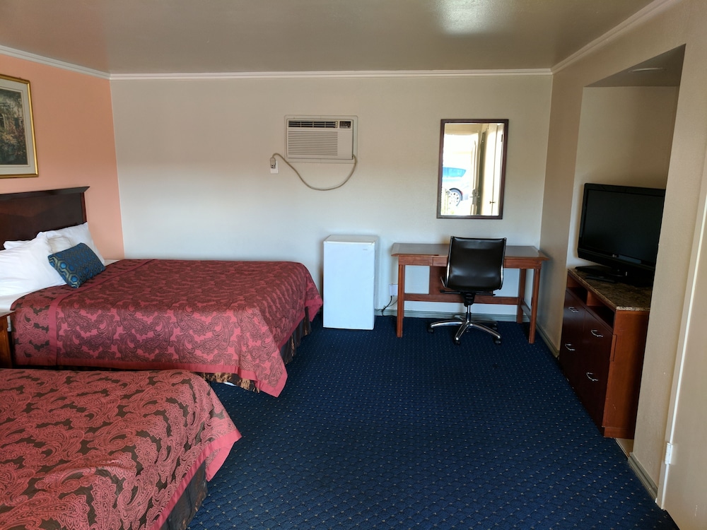 La Hacienda Motel 30/65