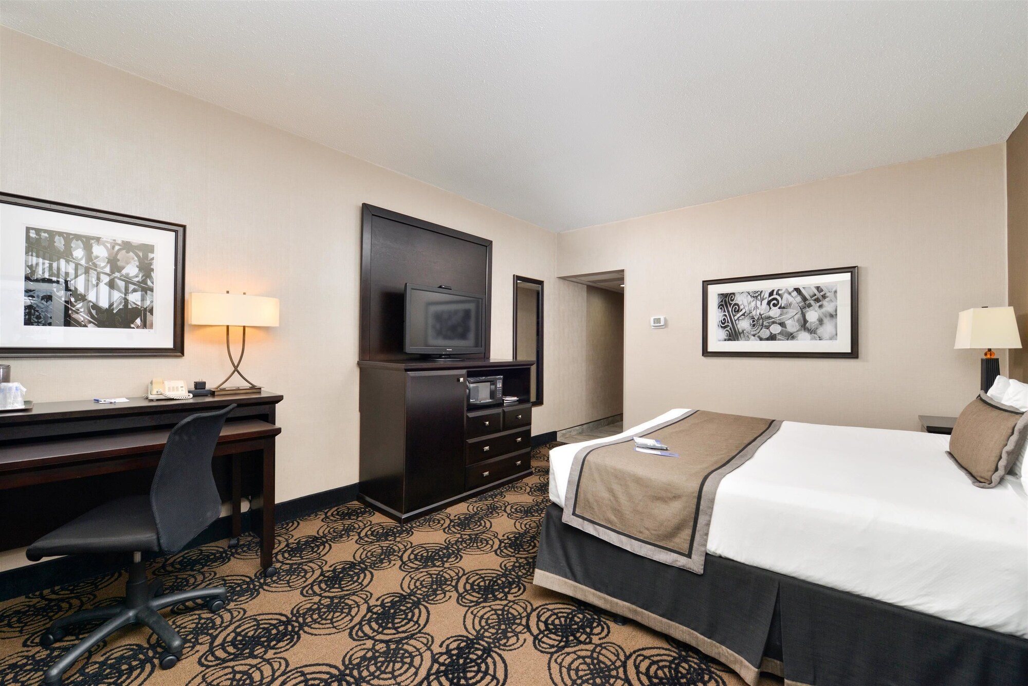 غرفة قياسية بسرير كينج، Best Western Plus Midwest Inn 4/6