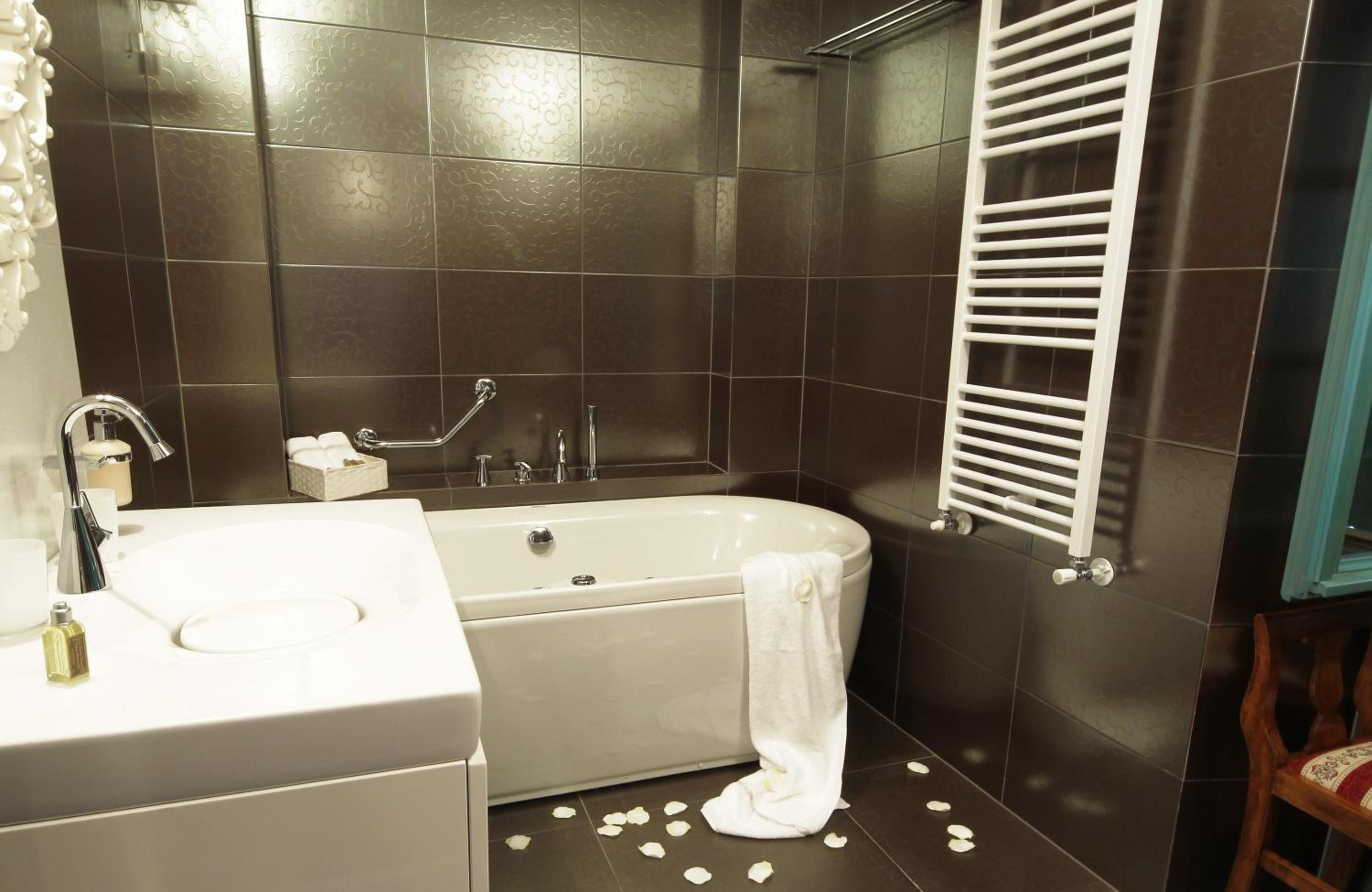 VELA VRATA HOTEL 10/50
