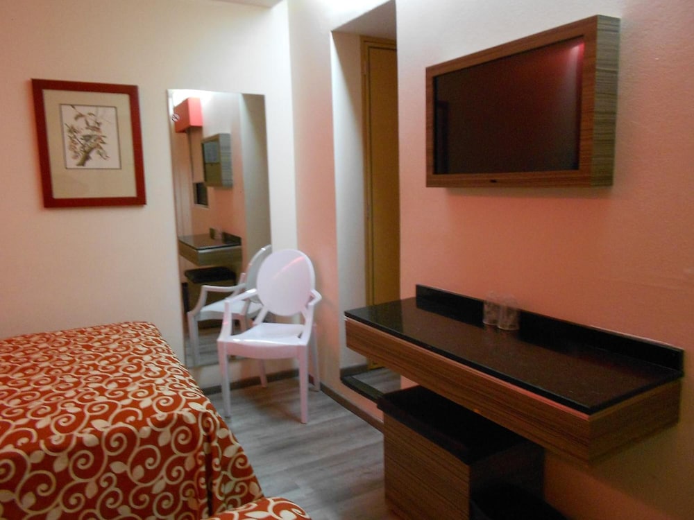 Hotel Dharma 35/35