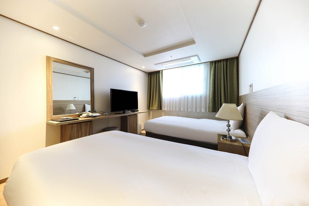 Hotel Rest Seogwipo 13/56