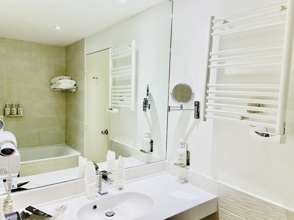 غرفة قياسية بسريرين منفصلين لذوي الإعاقة، Holiday Inn Calais - Coquelles 5/9