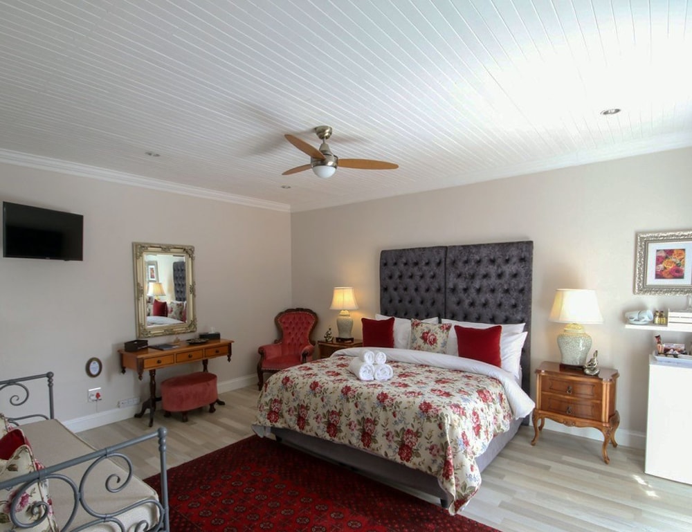 Elephant Country Guest House 3/19