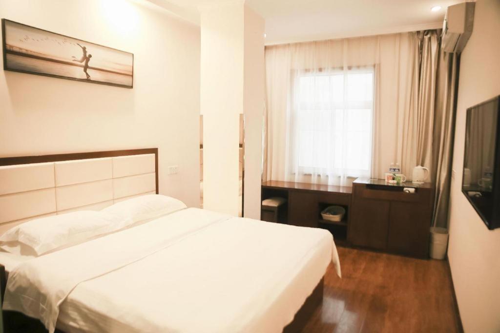 GreenTree Inn Shanxi Luliang Fengshan Road Central Park Express Hotel 16/48