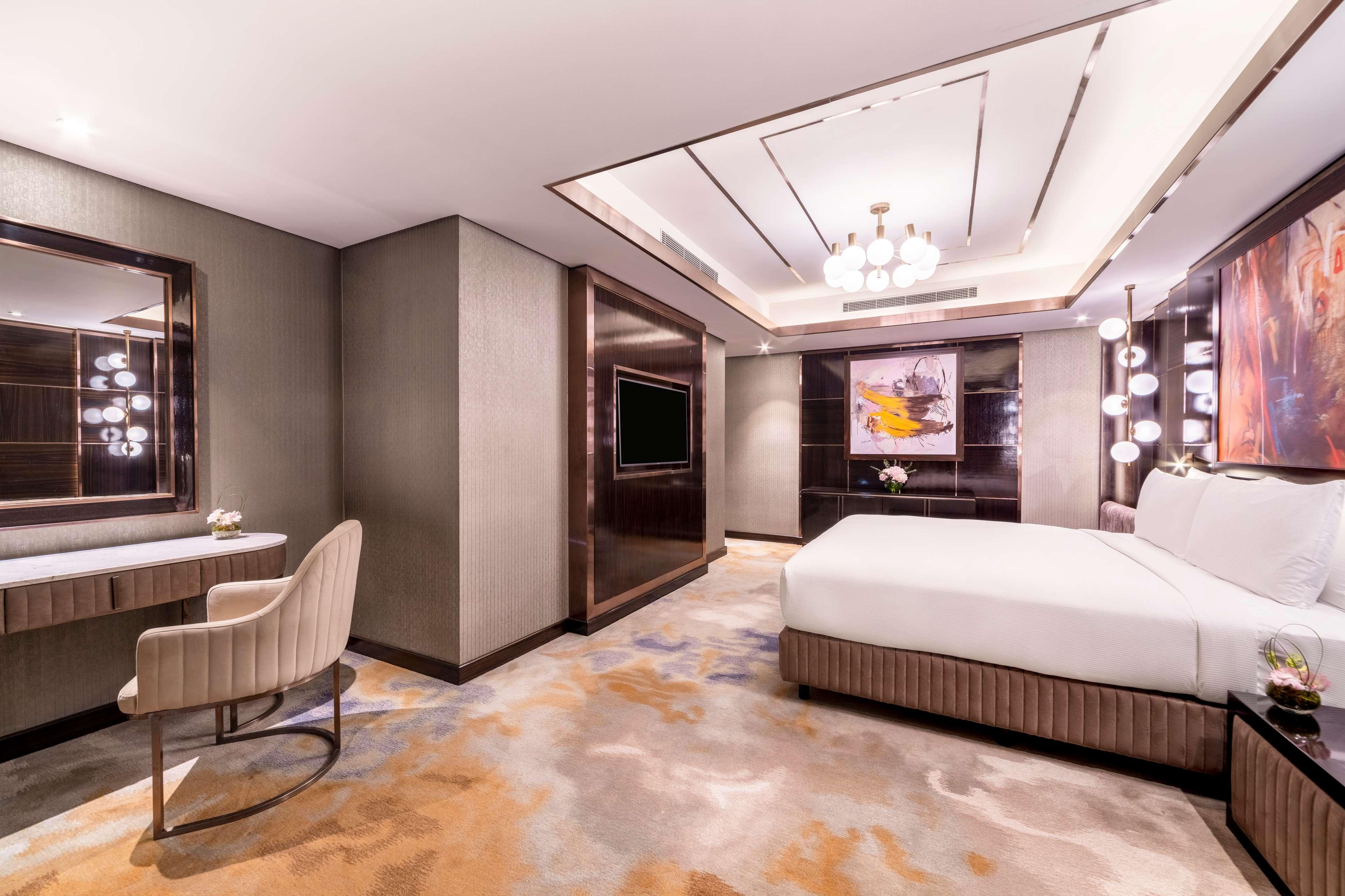 PRESIDENTIAL, SUITE