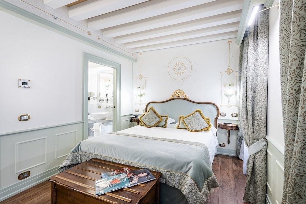 Hotel Monaco & Grand Canal 23/50