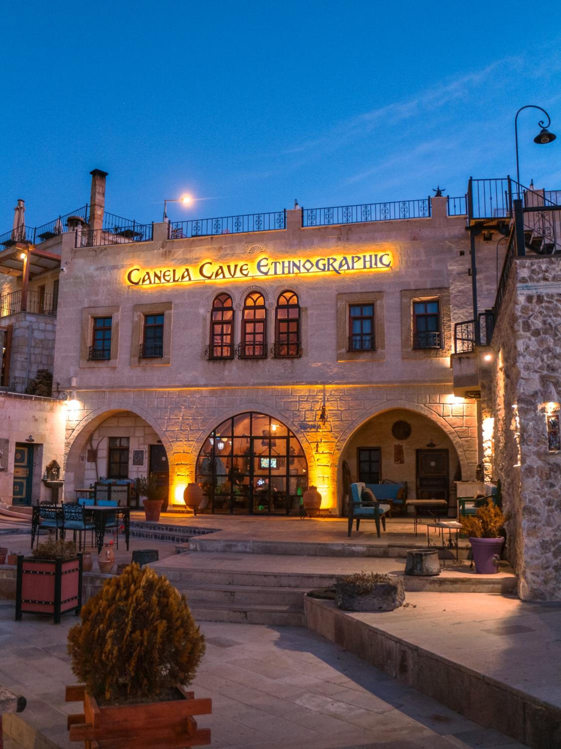 canela cave hotel