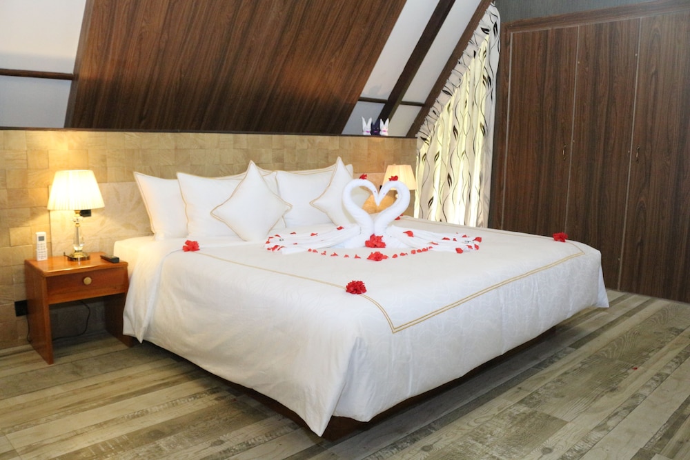 Liyya Water Villas 6/48