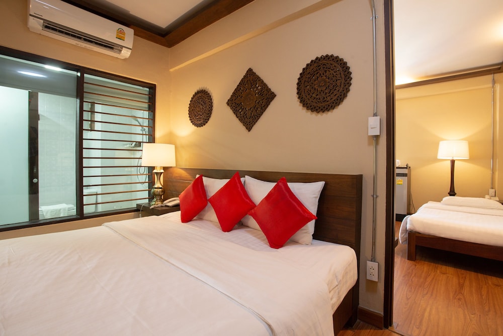 SUITE, KING BED