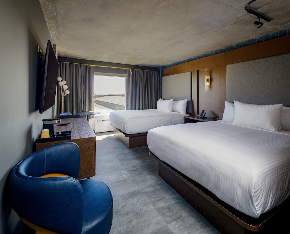 STANDARD, 2 QUEEN BEDS