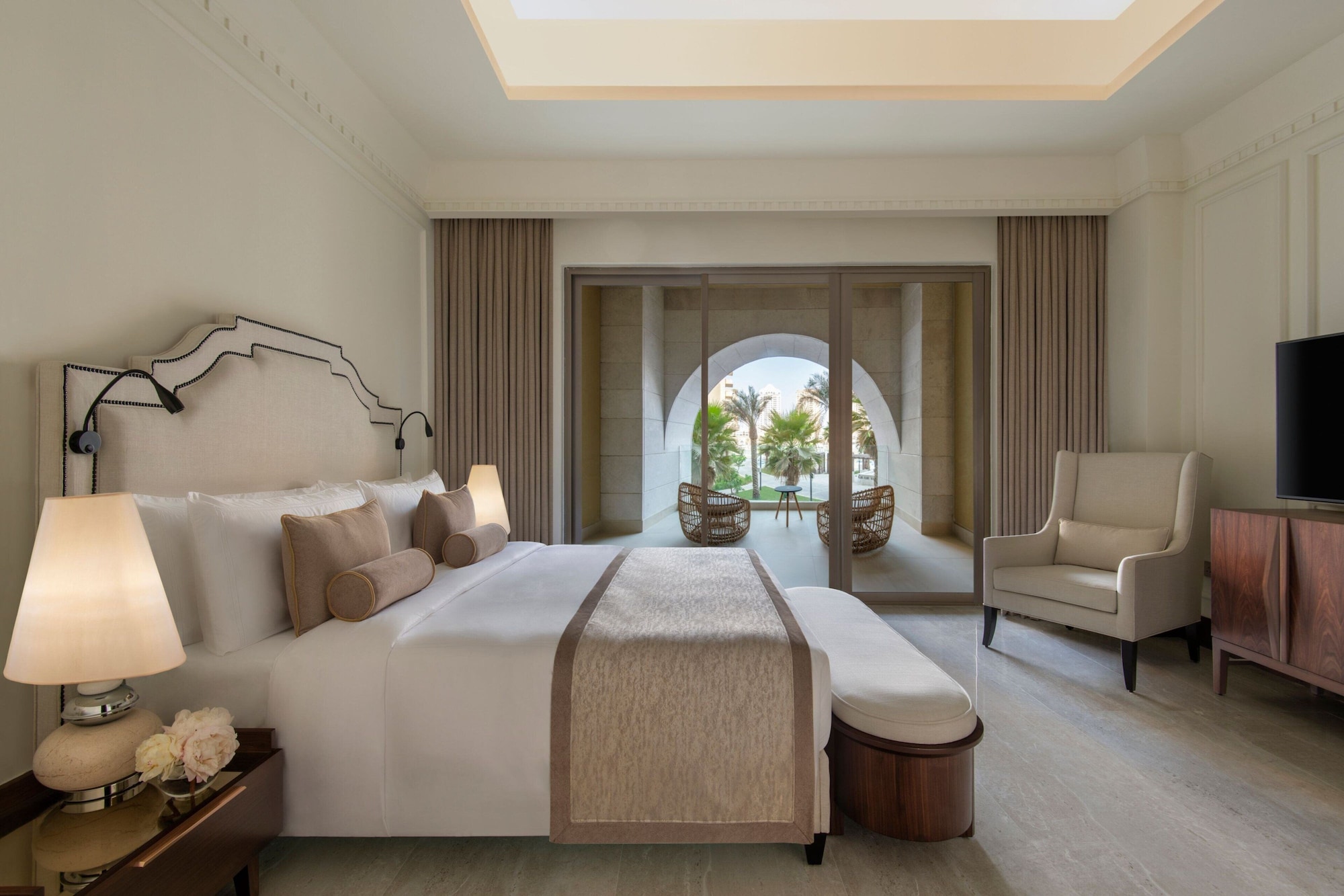 1 Bedroom, Suite, King Bed, Pool Side, Patio، The St. Regis Marsa Arabia Island, The Pearl Qatar 4/10