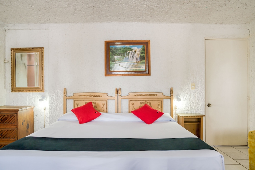 Capital O Farallon Inn 7/31