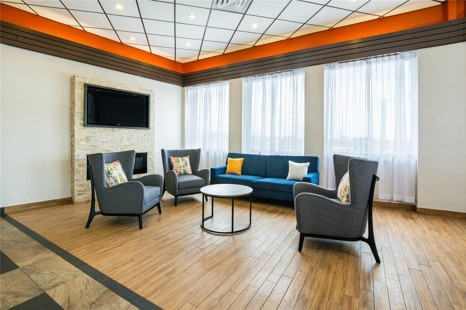 Comfort Inn & Suites Barrie 45/51