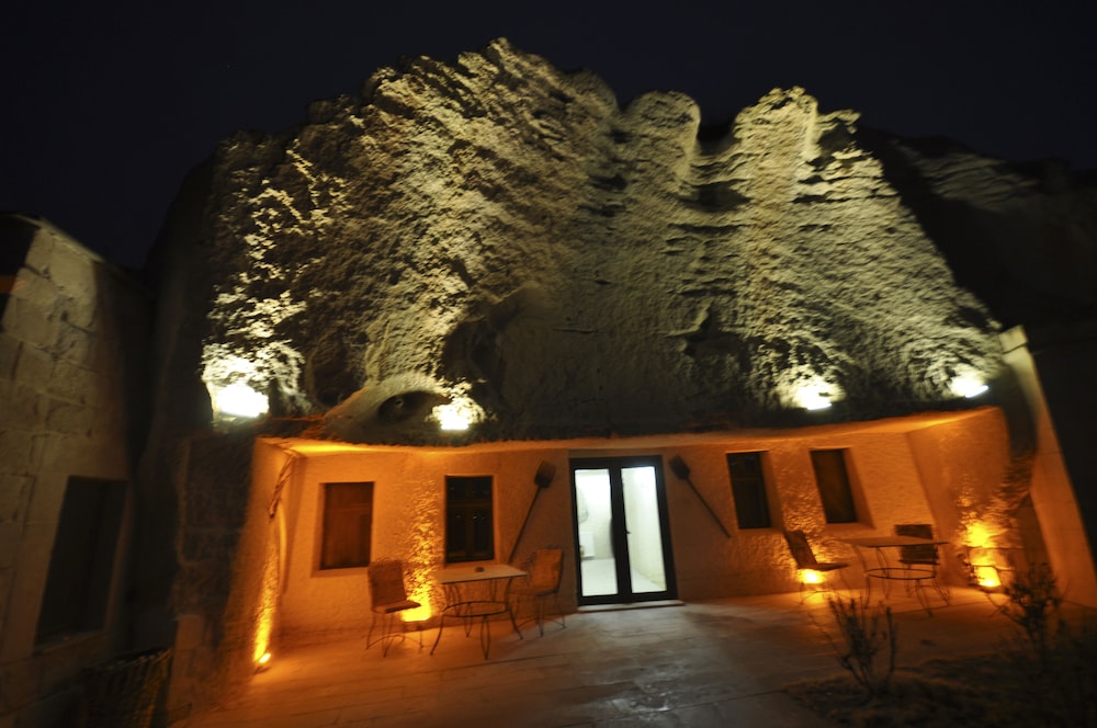 Miracle Cave Hotel 20/50
