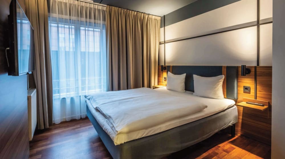 COMPACT, DOUBLE BED