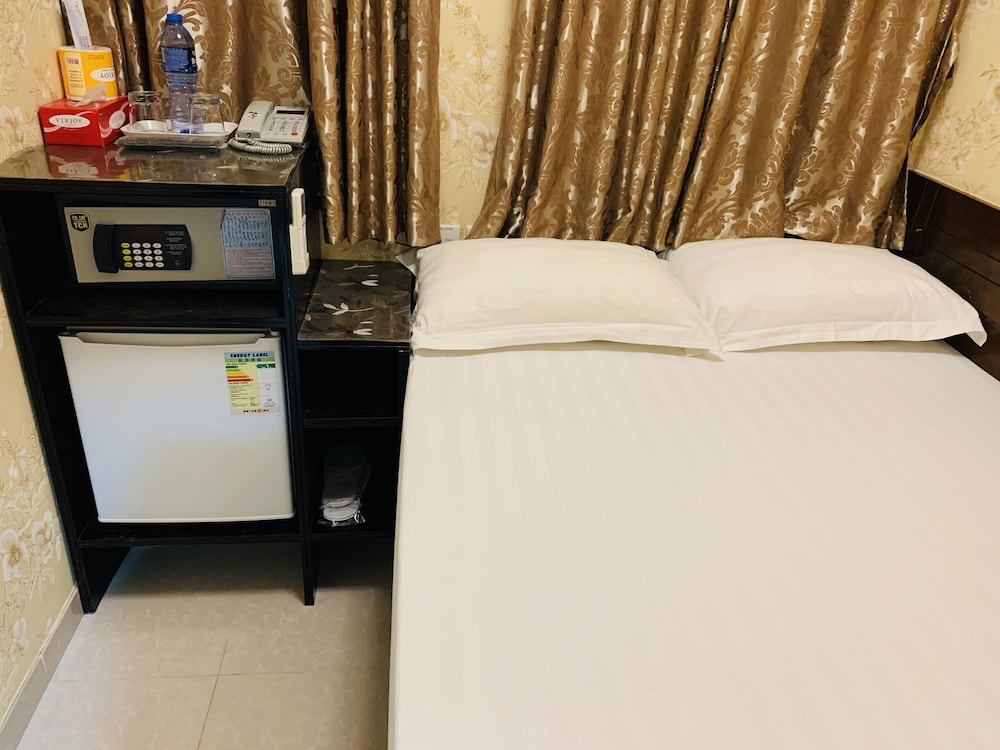 Modern Hotel 39/76