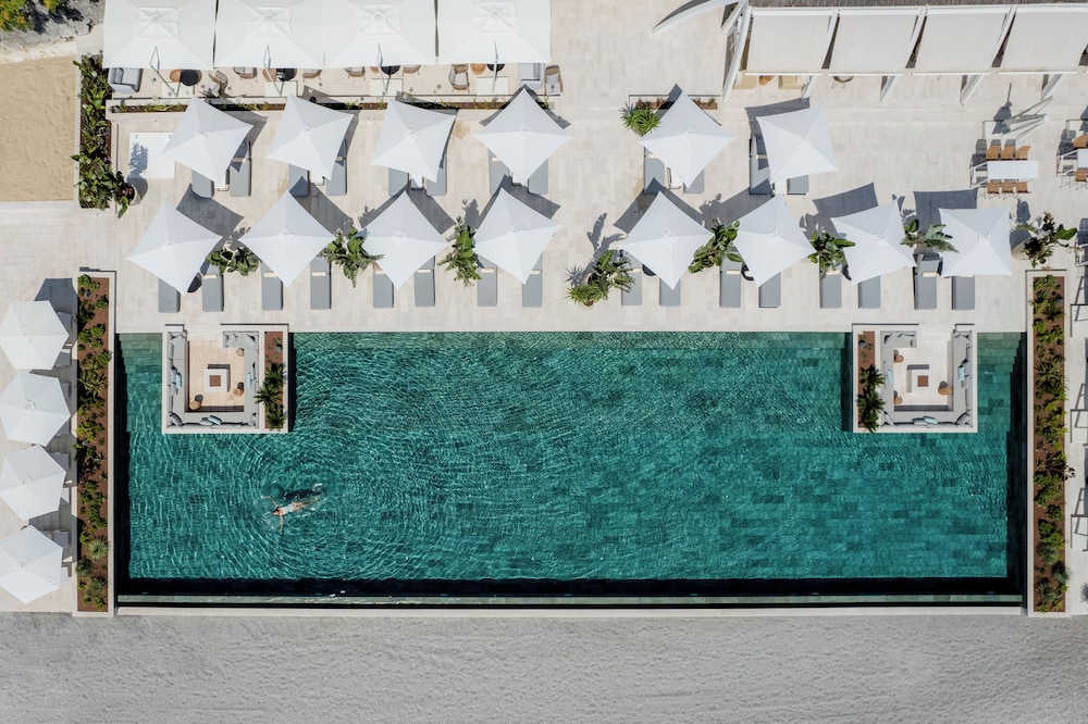 Lazure Hotel and Marina 43/50
