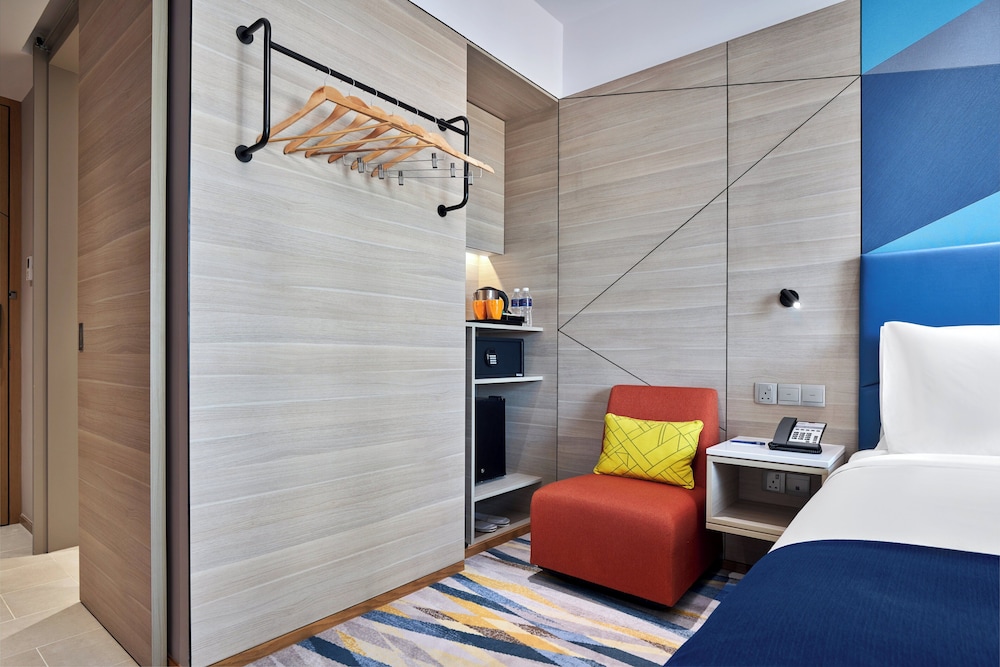Holiday Inn Express Singapore Serangoon 48/49