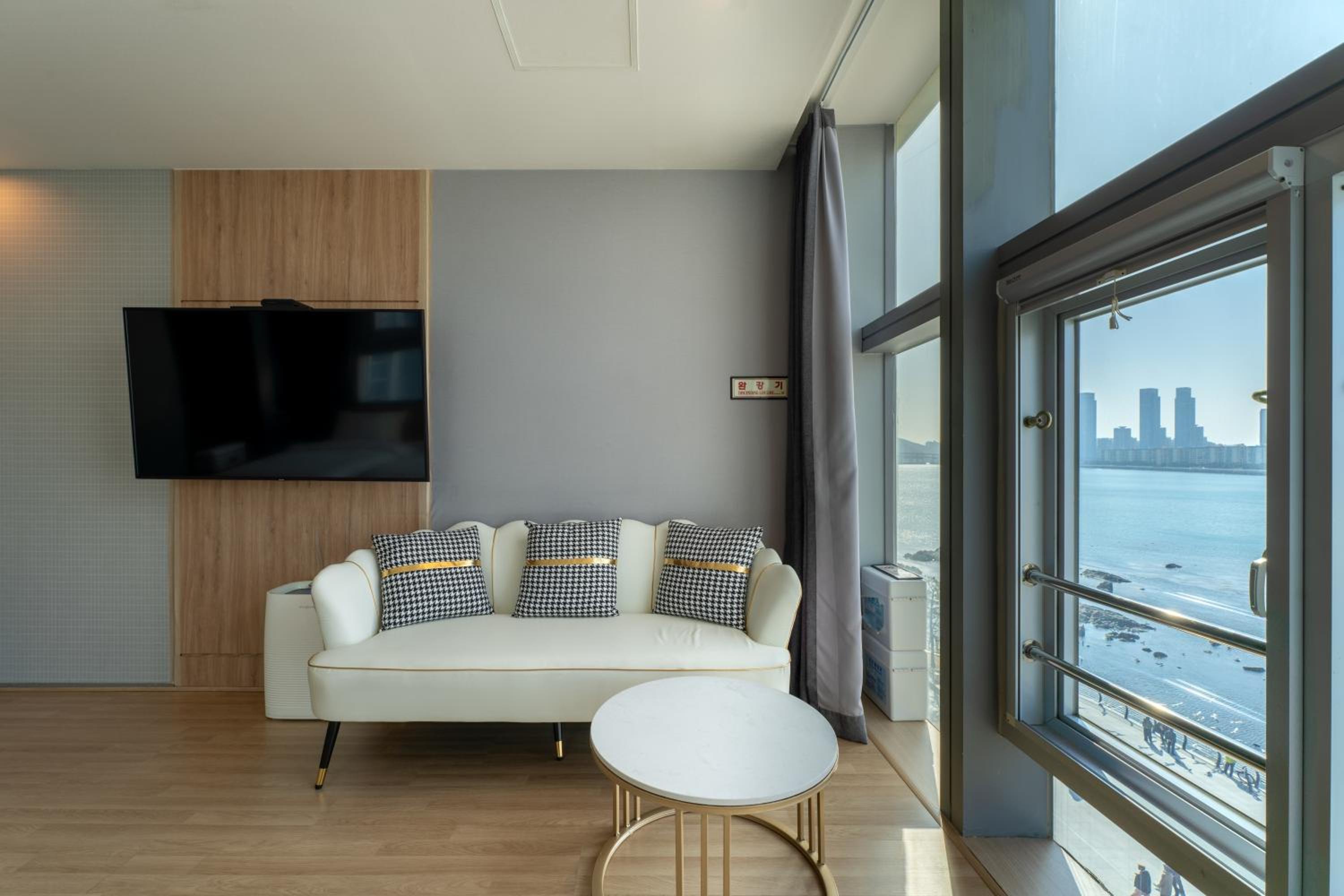Gwangalli Gray 193 Hotel 32/50